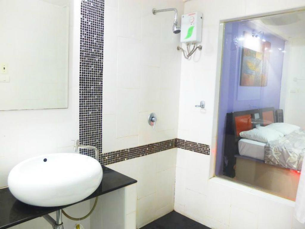Piza 24 Guesthouse Pattaya Zewnętrze zdjęcie